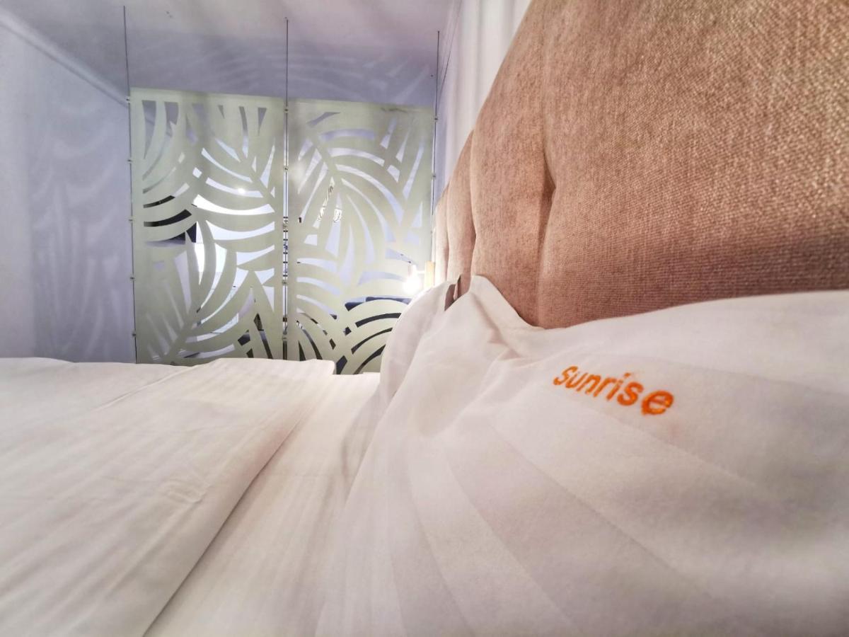 Hotel Sunrise Кришан Екстериор снимка