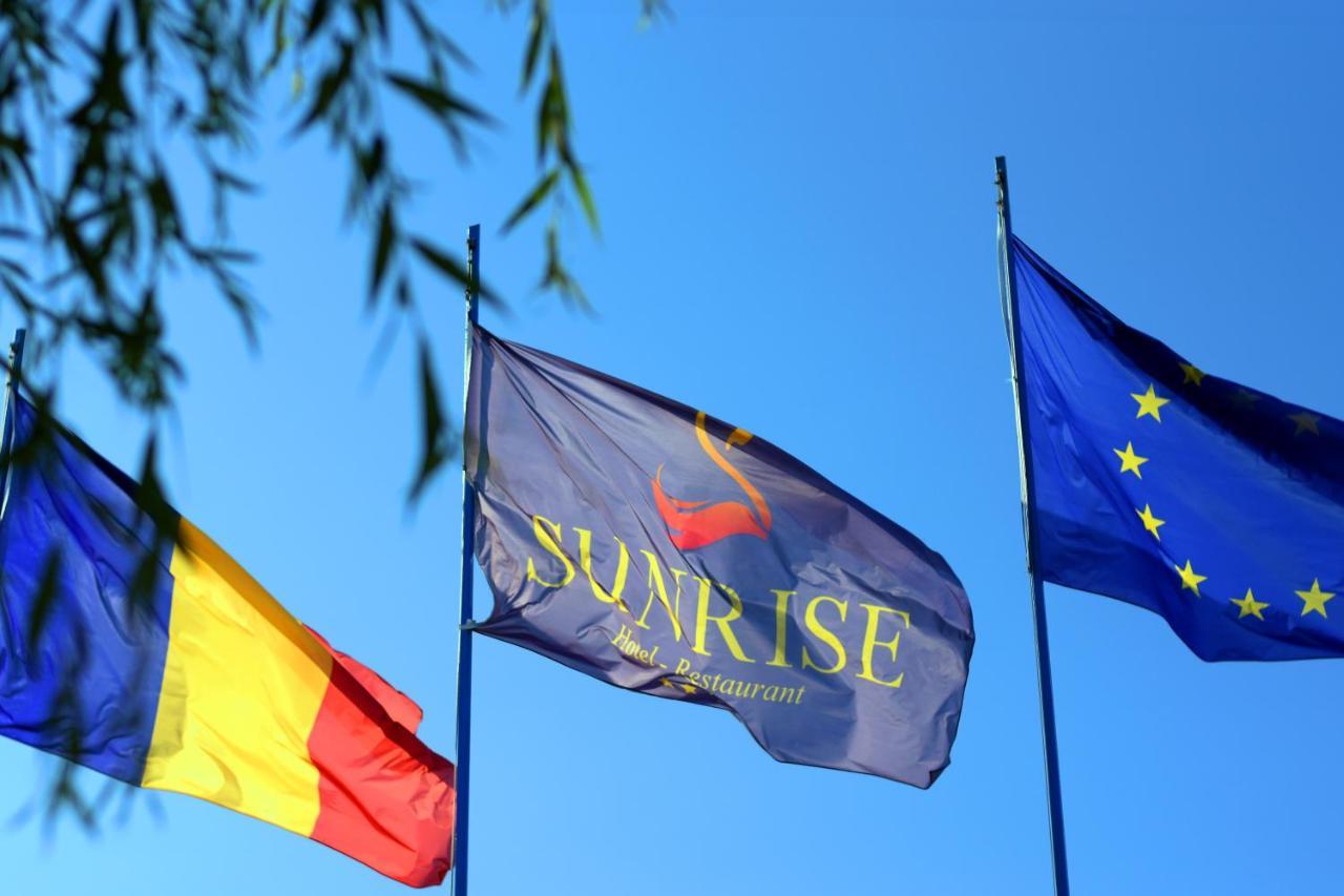 Hotel Sunrise Кришан Екстериор снимка