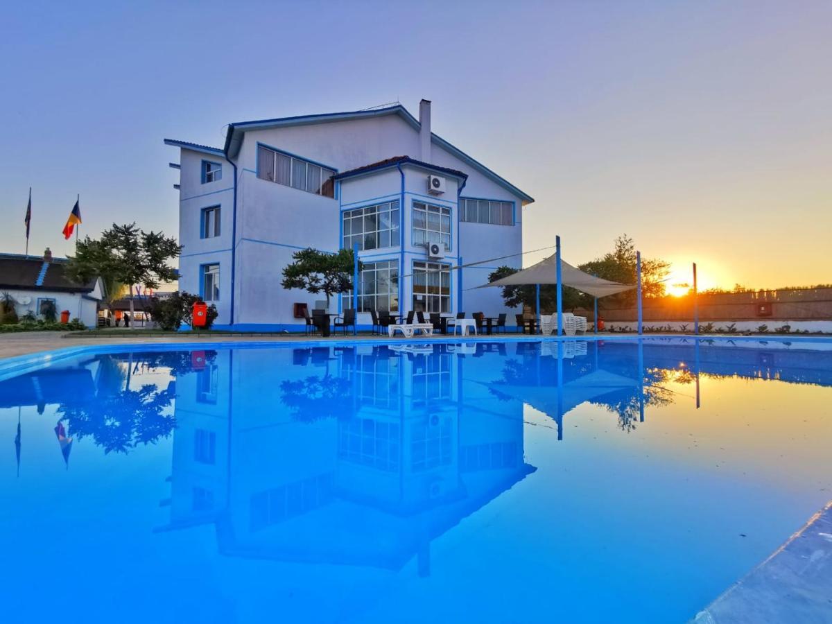 Hotel Sunrise Кришан Екстериор снимка