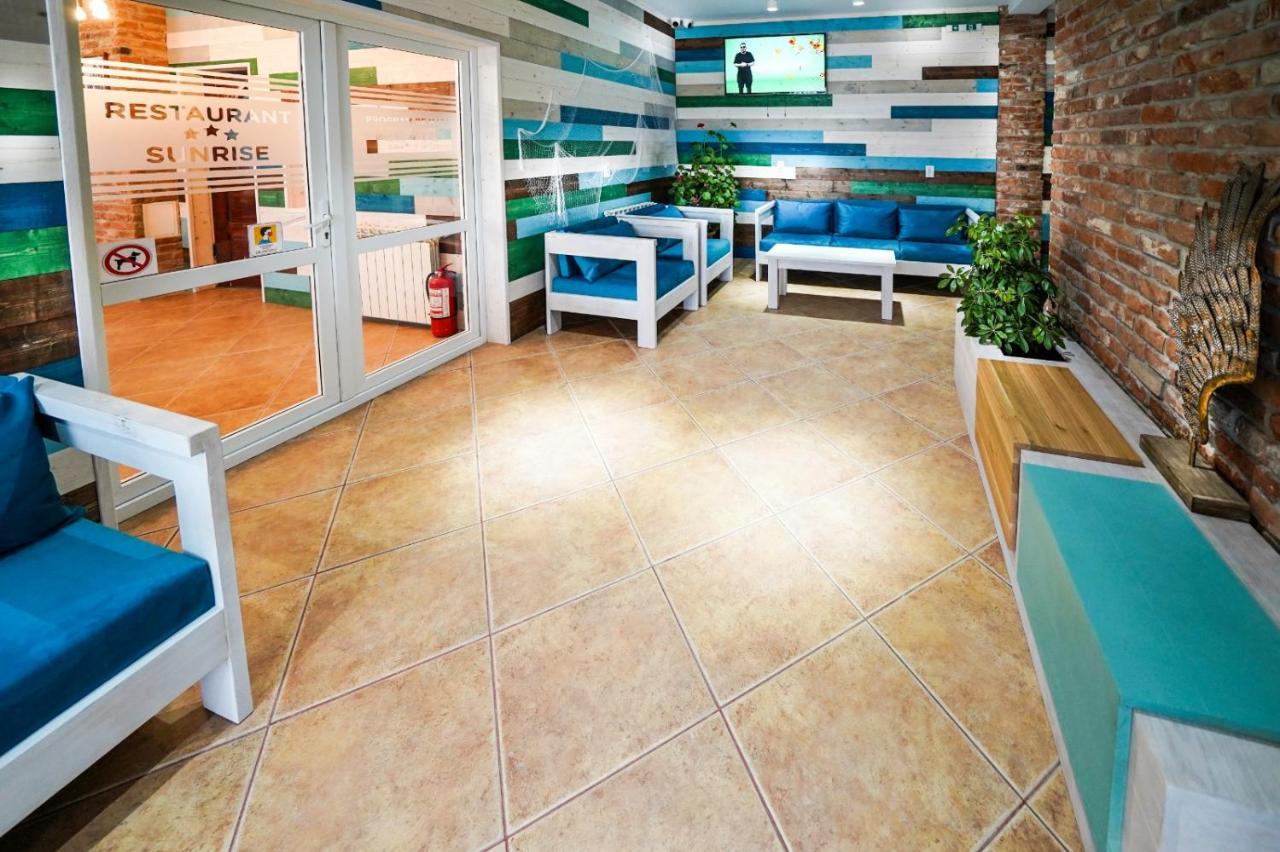 Hotel Sunrise Кришан Екстериор снимка